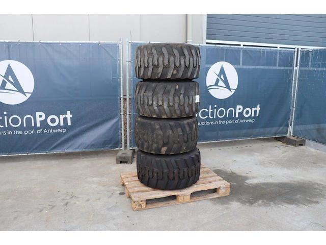 Weidemann bandenset 31x15.5-15 nhs - afbeelding 1 van  1