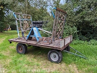 Weidesleep met landbouwwagen - afbeelding 1 van  23