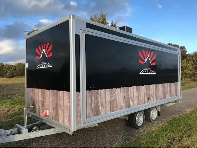 Weijer w2 barbecue foodtruck 2015 - afbeelding 12 van  33