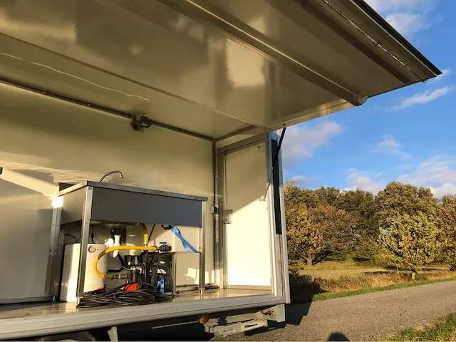 Weijer w2 barbecue foodtruck 2015 - afbeelding 24 van  33
