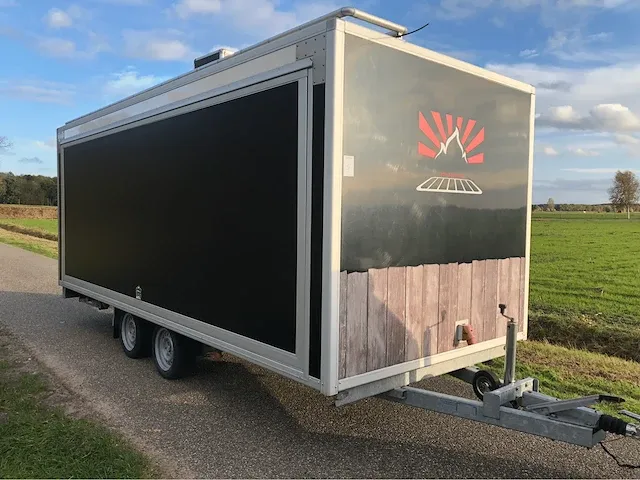 Weijer w2 barbecue foodtruck 2015 - afbeelding 23 van  33