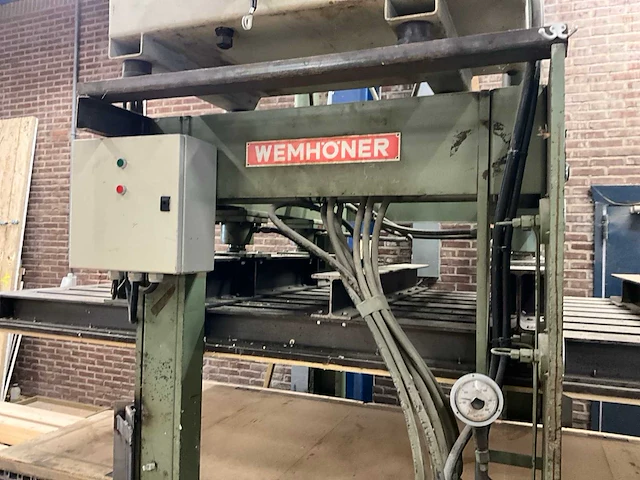 Wemhoner hydraulische pers met 2 rollenbanen - afbeelding 15 van  26