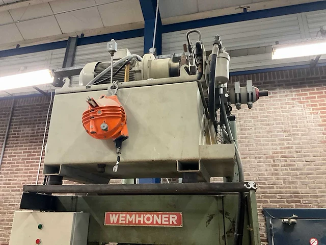 Wemhoner hydraulische pers met 2 rollenbanen - afbeelding 17 van  26