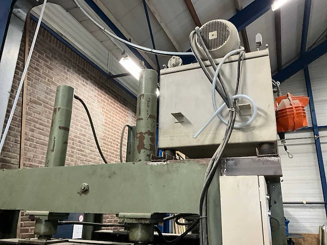 Wemhoner hydraulische pers met 2 rollenbanen - afbeelding 18 van  26