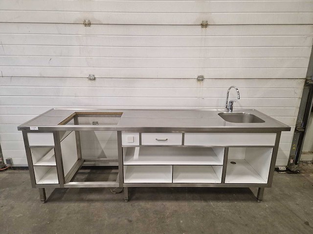 Werkbank - wastafel - buitenkeuken - 250 cm - afbeelding 1 van  2