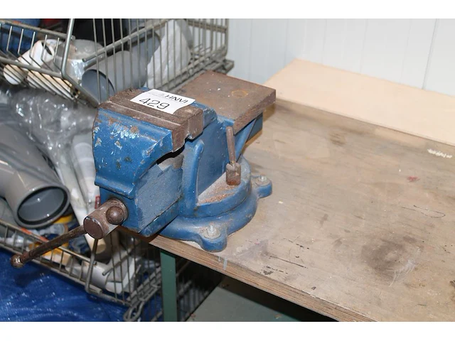 Werkbank met bankschroef. afmeting 120 x 60 x 89 cm. - afbeelding 2 van  3