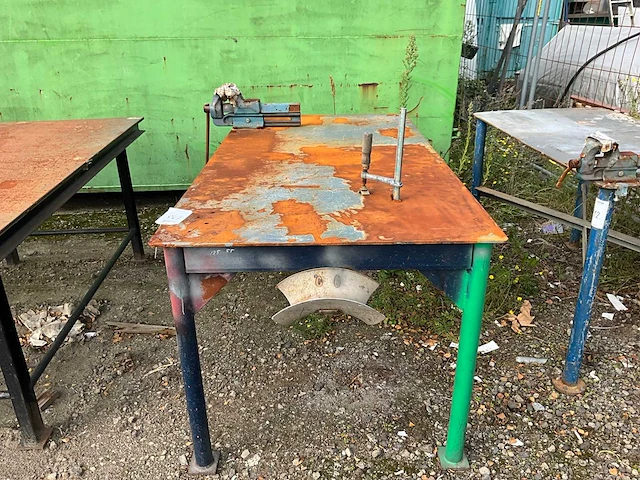 Werkbank met bankschroef - afbeelding 2 van  7