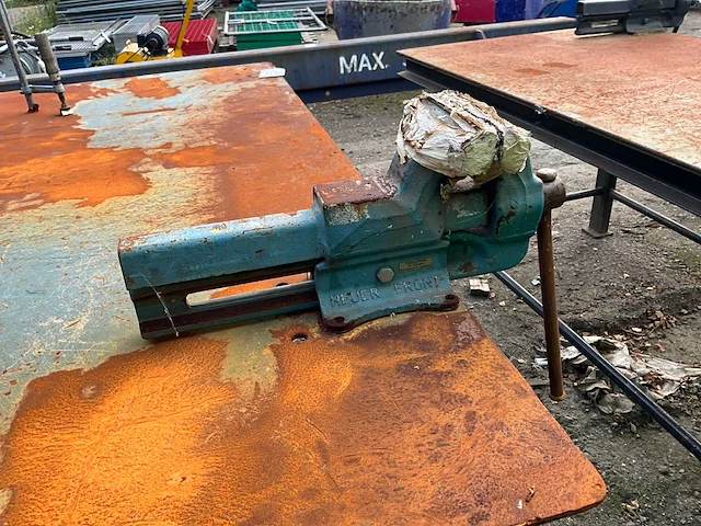Werkbank met bankschroef - afbeelding 6 van  7