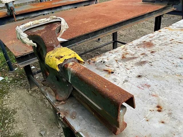 Werkbank met bankschroef - afbeelding 6 van  7