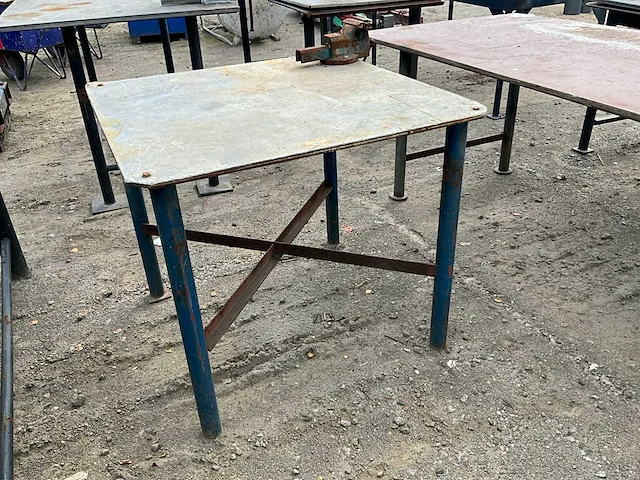 Werkbank met bankschroef - afbeelding 2 van  4