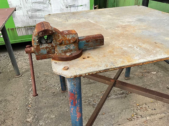 Werkbank met bankschroef - afbeelding 3 van  4