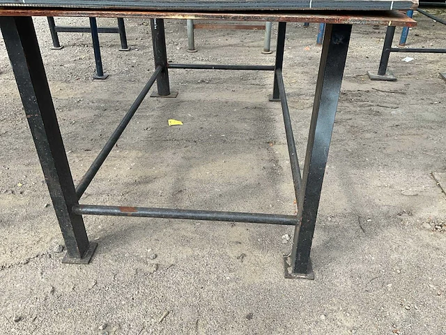 Werkbank met bankschroef - afbeelding 5 van  5