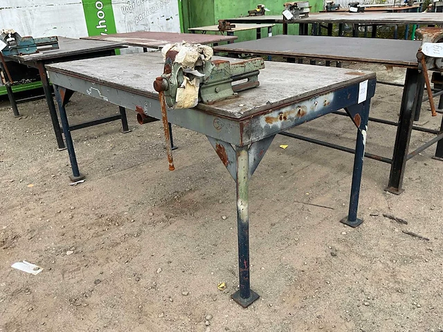Werkbank met bankschroef - afbeelding 1 van  6