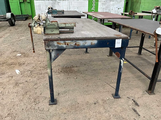 Werkbank met bankschroef - afbeelding 2 van  6
