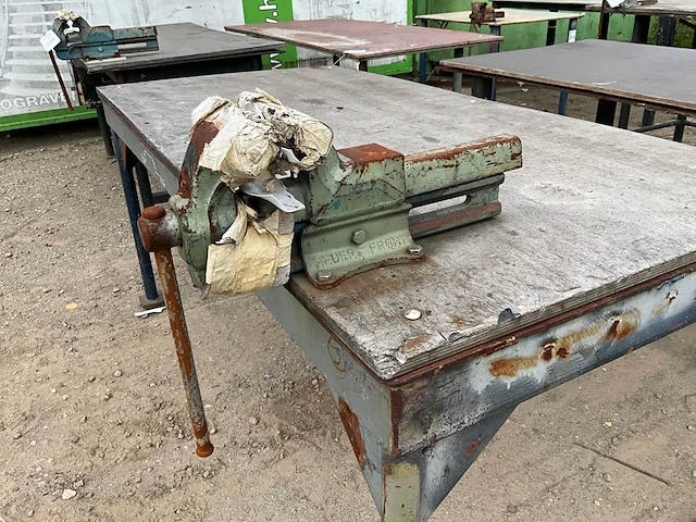 Werkbank met bankschroef - afbeelding 3 van  6