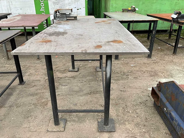 Werkbank met bankschroef - afbeelding 2 van  5