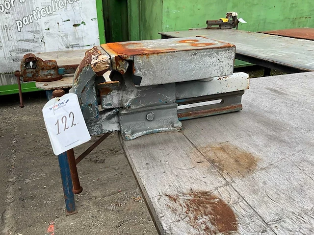 Werkbank met bankschroef - afbeelding 4 van  5