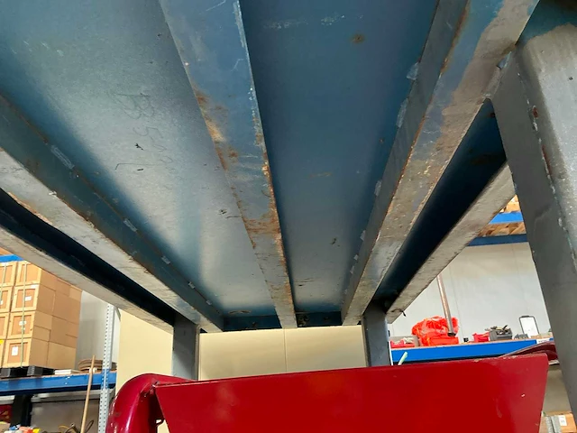 Werkbank met bankschroef - afbeelding 5 van  6