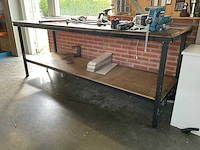 Werkbank met diverse gereedschappen - afbeelding 5 van  13