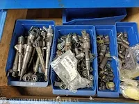 Werkbank met inhoud - afbeelding 4 van  17
