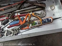 Werkbank met inhoud - afbeelding 2 van  16