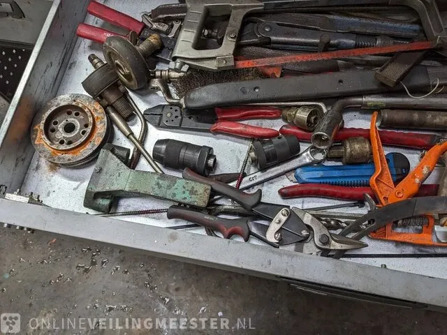 Werkbank met inhoud - afbeelding 3 van  16