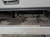 Werkbank met inhoud - afbeelding 4 van  16