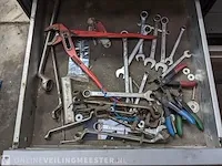 Werkbank met inhoud - afbeelding 5 van  16