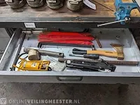 Werkbank met inhoud - afbeelding 14 van  16