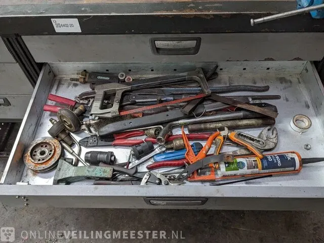 Werkbank met inhoud - afbeelding 15 van  16