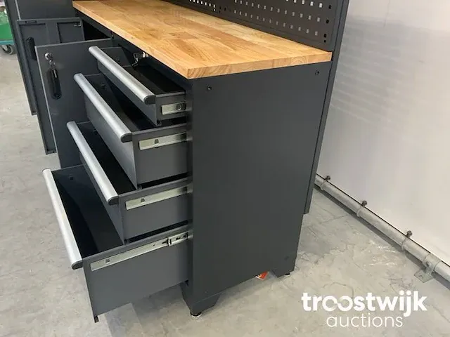 Werkbank met kasten en opbergruimte - afbeelding 15 van  17