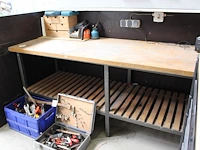 Werkbank met onderplateau. afmeting 250 x 80 x 90 cm. let op: exclusief gereedschappen op de bank. - afbeelding 2 van  2