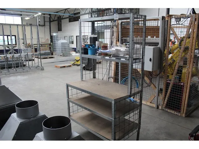 Werkbank opgebouwd uit magazijnstelling. afmeting 100 x 60. hoogte 188cm, exclusief materialen - afbeelding 1 van  2