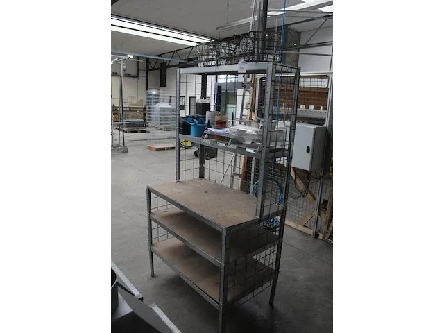 Werkbank opgebouwd uit magazijnstelling. afmeting 100 x 60. hoogte 188cm, exclusief materialen - afbeelding 2 van  2