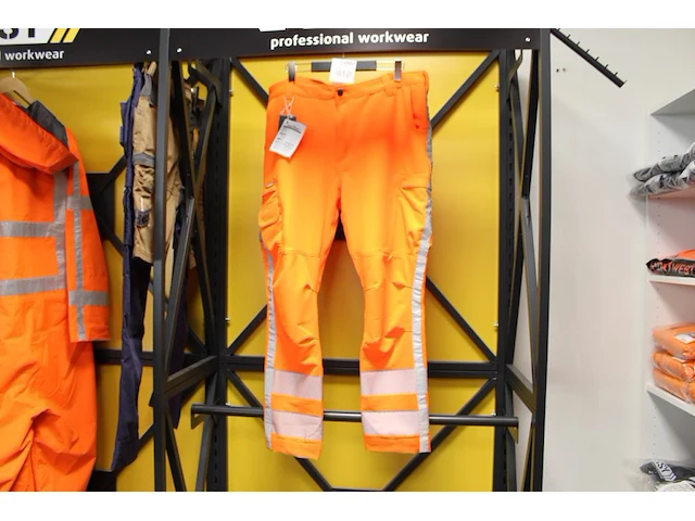 Werkbroek portwest maat 58 met reflecterende banen. - afbeelding 1 van  2