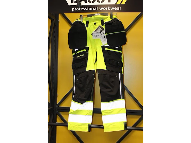 Werkbroek portwest maat fr 42 met reflecterende banen. - afbeelding 2 van  2