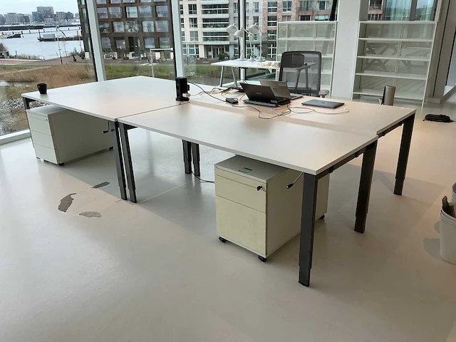 Werkeiland (4 bureau’s) (4x) - afbeelding 1 van  7