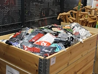 Werkhandschoen in diverse maten en uitvoeringen in palletbox. let op! een rand gevuld - afbeelding 1 van  3