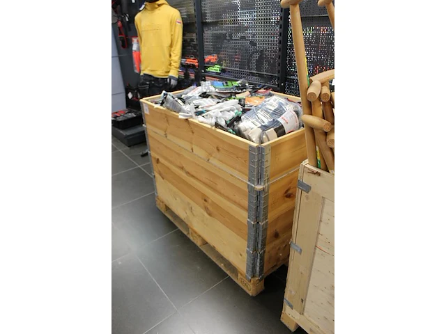 Werkhandschoen in diverse maten en uitvoeringen in palletbox. let op! een rand gevuld - afbeelding 3 van  3