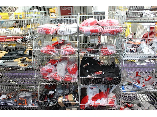 Werkhandschoenen vnl. oxxa in 10 draadmanden. totaal ca. 360 paar in diverse maten en uitvoeringen. let op:... - afbeelding 1 van  3