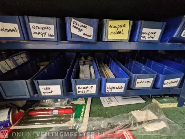 Werkkast met inhoud - afbeelding 71 van  85