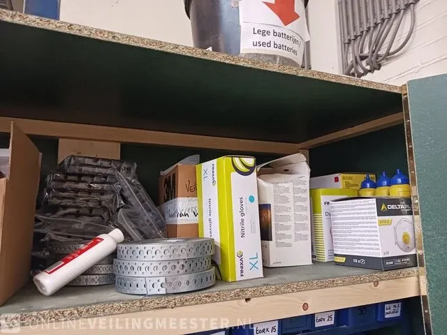 Werkkast met inhoud - afbeelding 13 van  85