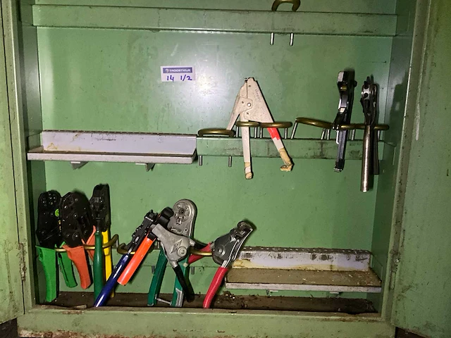 Werkkast / wandrek met inhoud - afbeelding 4 van  7