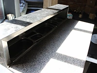 Werkmeubel met saladiere en onderkoeling met 2 deuren en 2 laden. afmeting 137 x 70 cm. werkhoogte 86 cm. - afbeelding 3 van  3