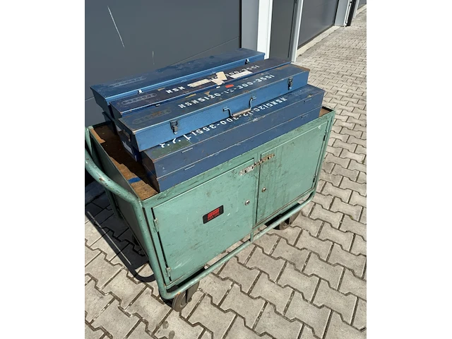 Werkplaats kast met wielen, en gedore kisten, gedore - afbeelding 1 van  11