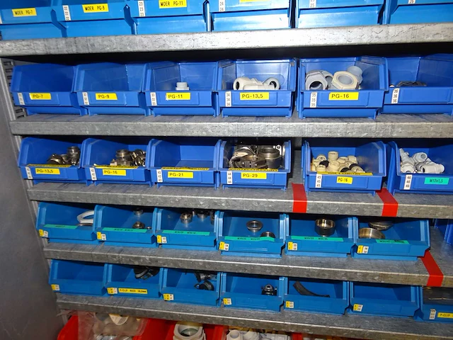 Werkplaatskast met inhoud (9x) - afbeelding 3 van  34