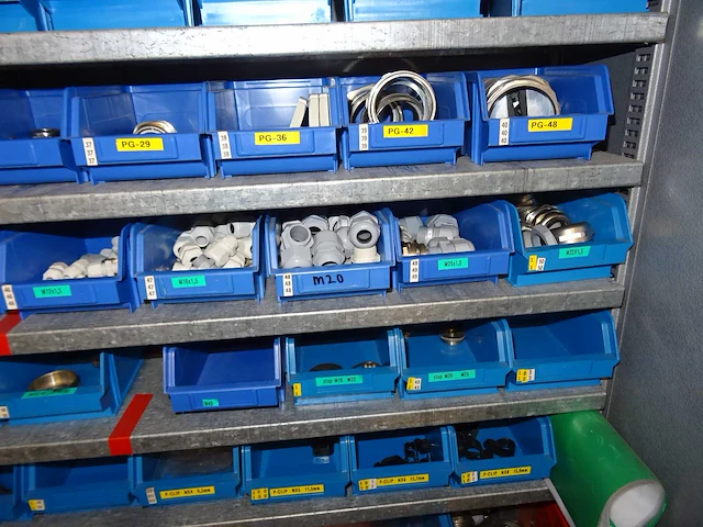 Werkplaatskast met inhoud (9x) - afbeelding 4 van  34