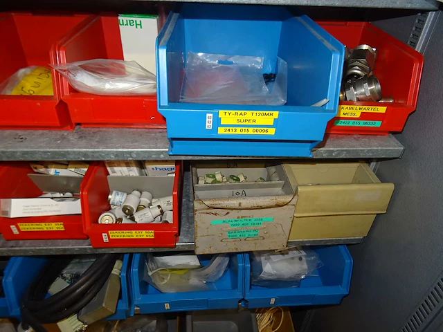 Werkplaatskast met inhoud (9x) - afbeelding 5 van  34