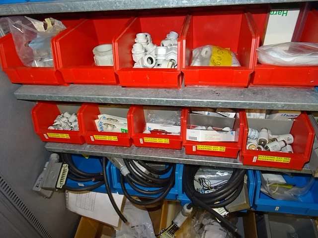 Werkplaatskast met inhoud (9x) - afbeelding 6 van  34