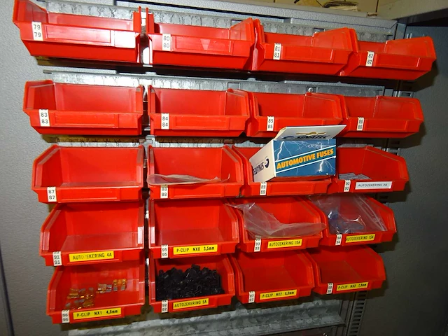Werkplaatskast met inhoud (9x) - afbeelding 7 van  34